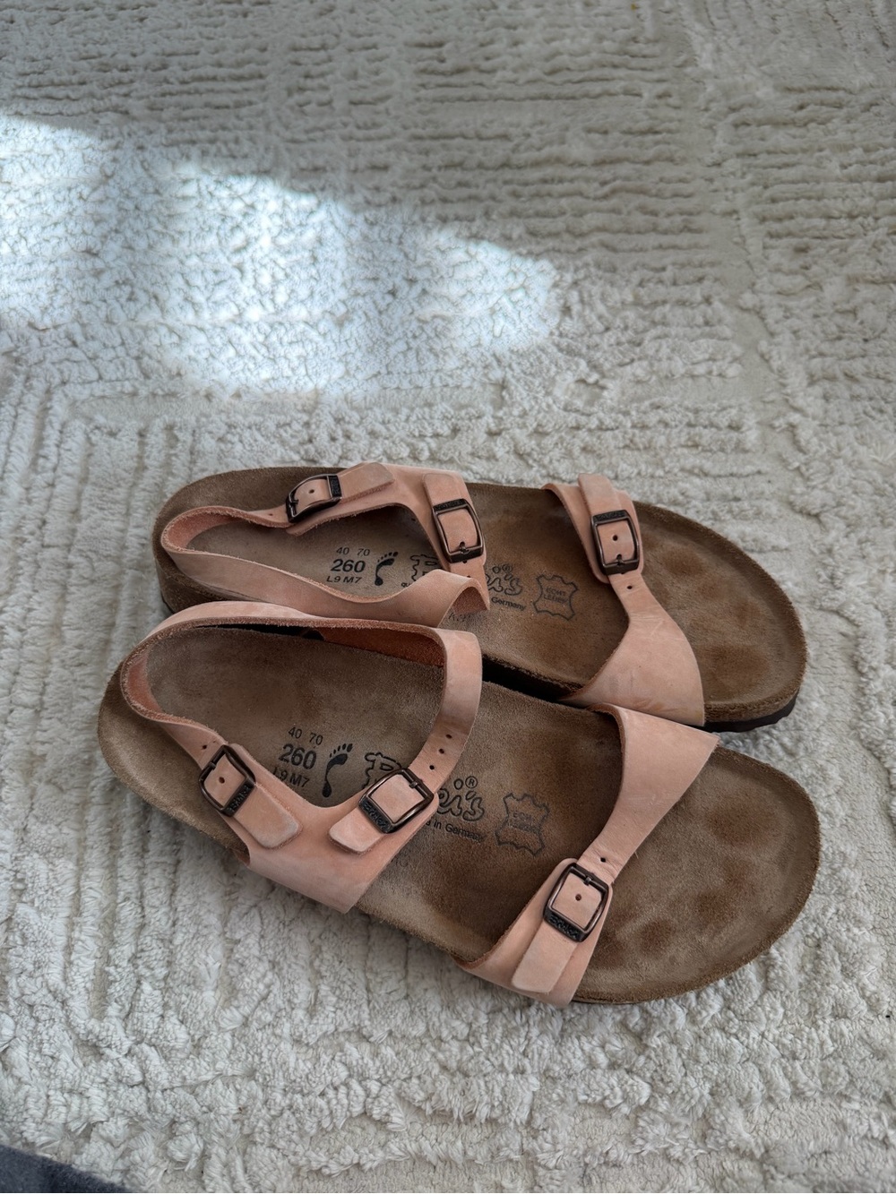 Birki’s Birkenstock Buckle Strap Sandals in Light Pink